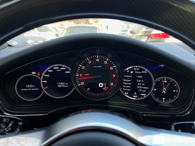 Porsche Panamera 4 58 interauto-car
