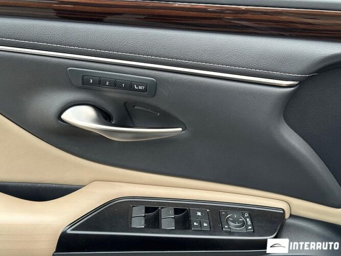 Lexus ES 300h 40 interauto-car