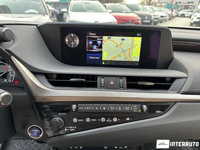 Lexus ES 300h 48 interauto-car