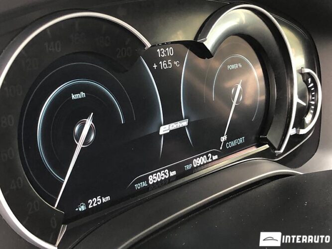 BMW 530e 43 interauto-car