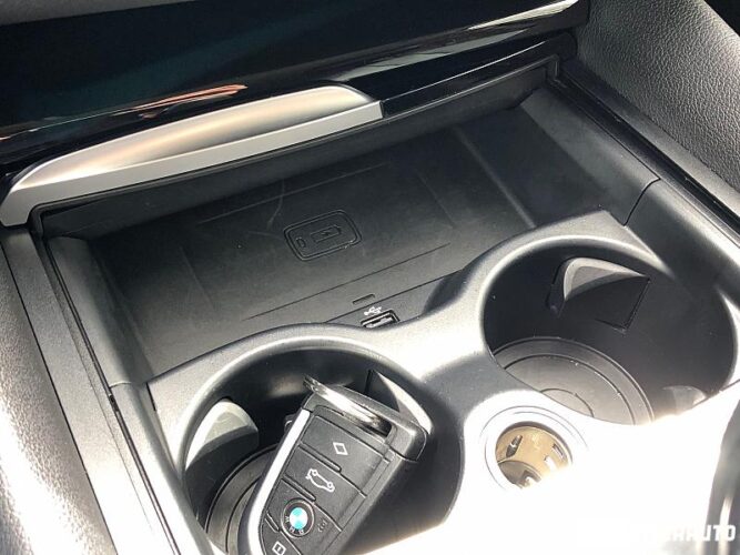 BMW 530e 47 interauto-car