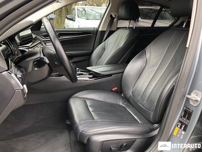 BMW 530e 38 interauto-car