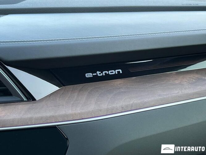 Audi E-tron Sportback 48 interauto-car