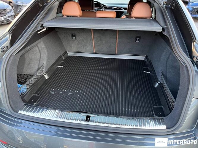 Audi E-tron Sportback 53 interauto-car
