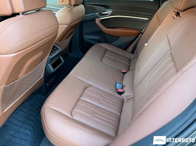 Audi E-tron Sportback 51 interauto-car