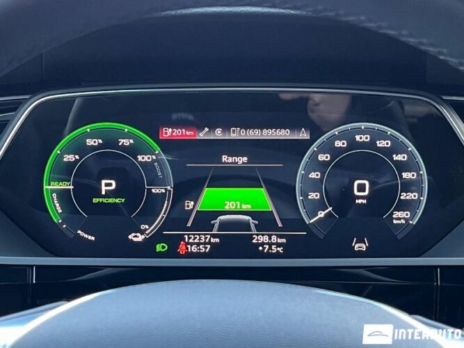 Audi E-tron Sportback 42 interauto-car