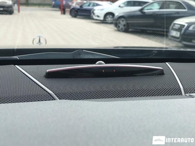 Mercedes E 200 38 interauto-car