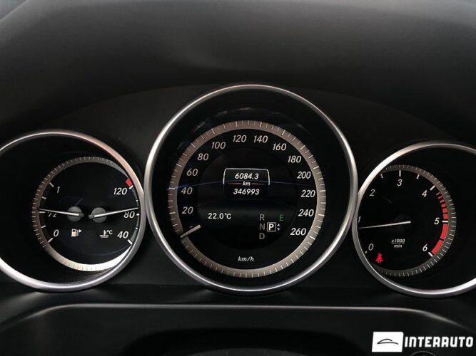 Mercedes E 200 33 interauto-car