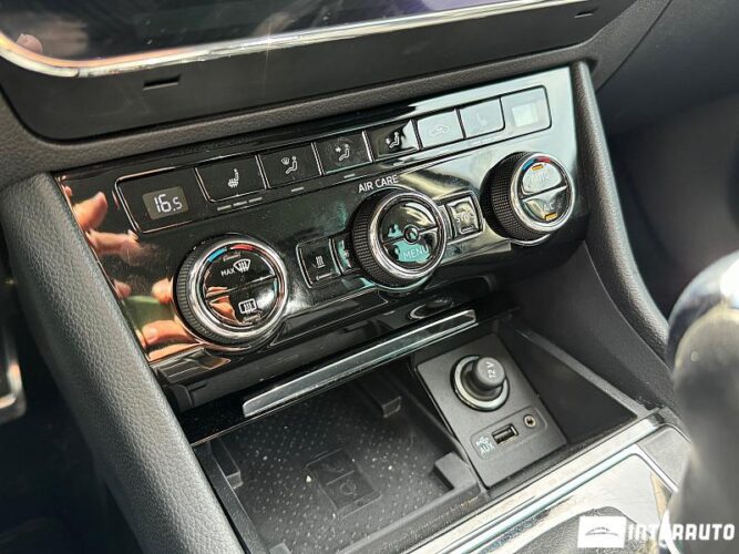 Skoda Superb 40 interauto-car