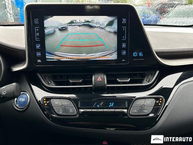 Toyota C-HR 38 interauto-car