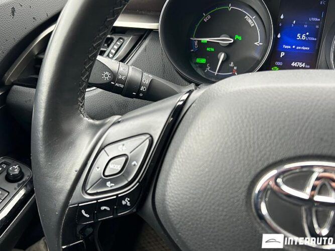 Toyota C-HR 34 interauto-car