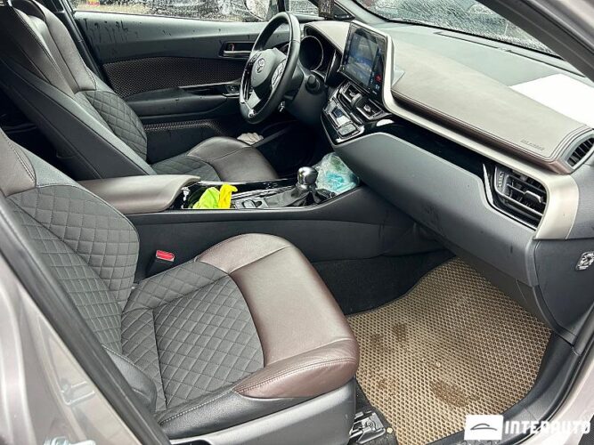 Toyota C-HR 39 interauto-car