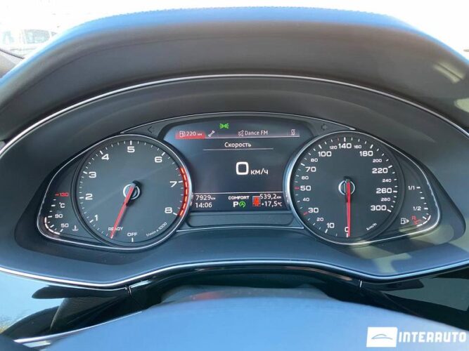 Audi Q8 42 interauto-car