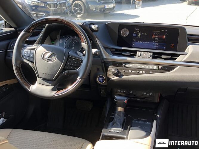 Lexus ES 300h 44 interauto-car