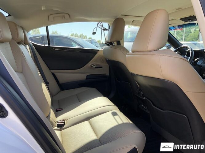 Lexus ES 300h 42 interauto-car