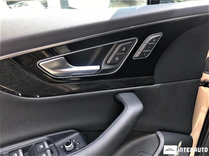 Audi Q7 44 interauto-car