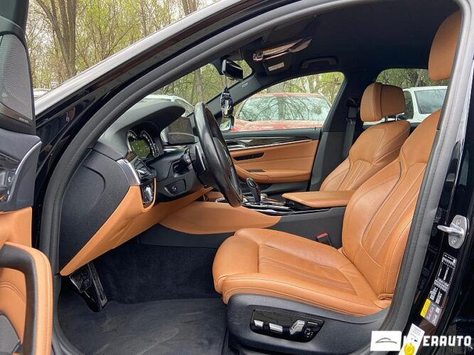 BMW 530e 44 interauto-car