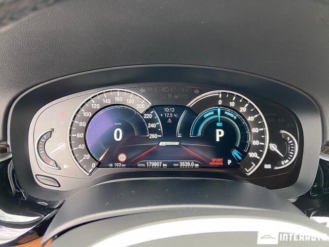 BMW 530e 49 interauto-car