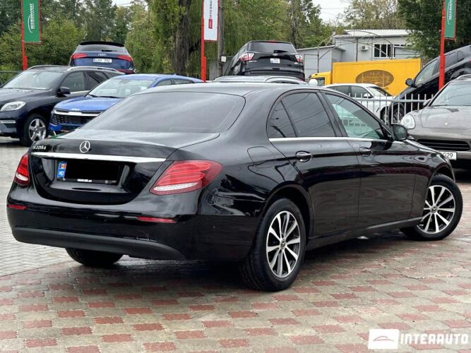 Mercedes E 220 32 interauto-car