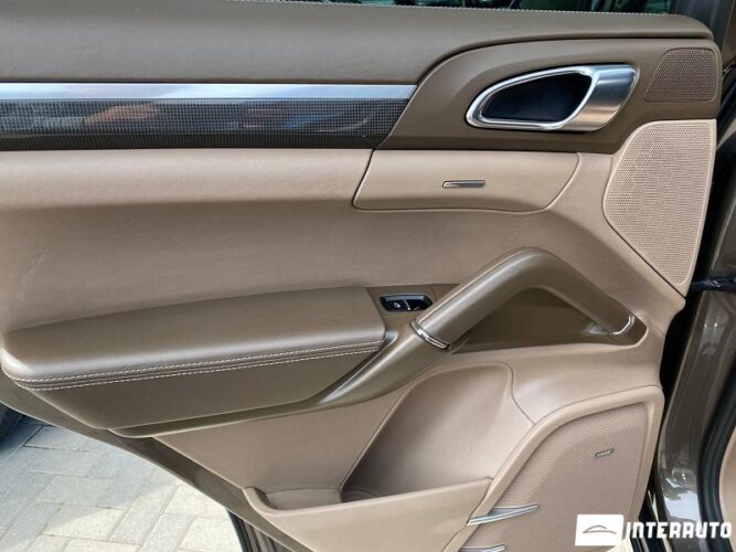 Porsche Cayenne 43 interauto-car