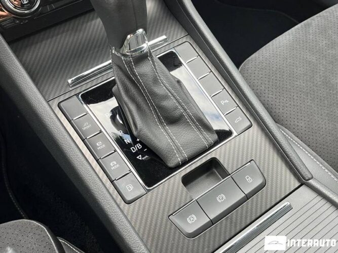 Skoda Superb 48 interauto-car