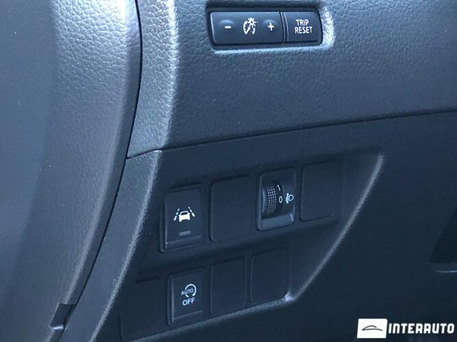 Nissan Qashqai 44 interauto-car