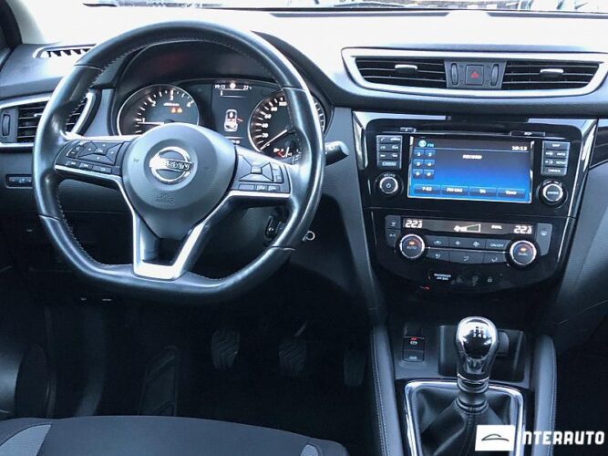Nissan Qashqai 38 interauto-car