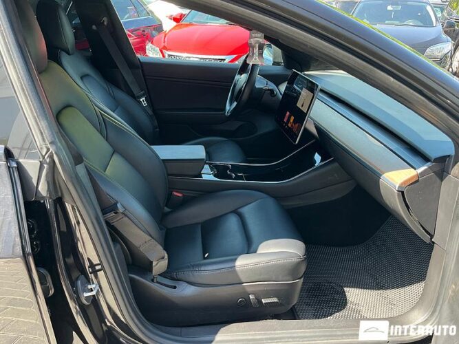 Tesla Model 3 47 interauto-car