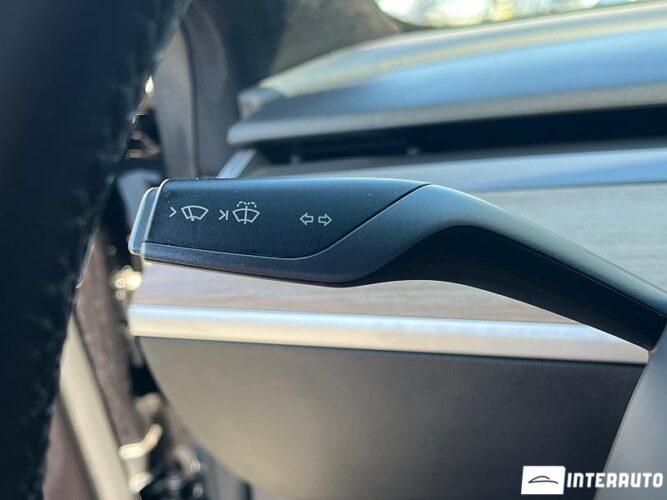 Tesla Model 3 39 interauto-car