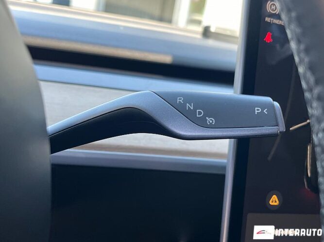 Tesla Model 3 42 interauto-car