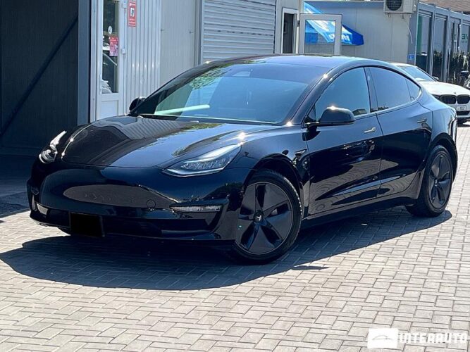 Tesla Model 3 33 interauto-car