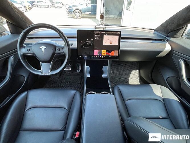 Tesla Model 3 45 interauto-car