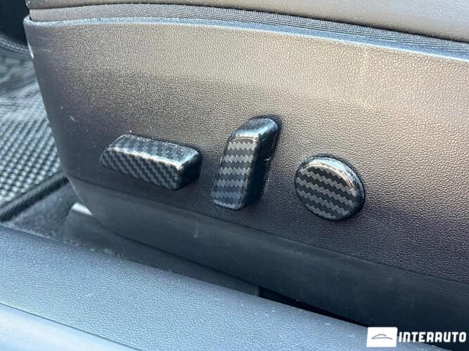 Tesla Model 3 38 interauto-car