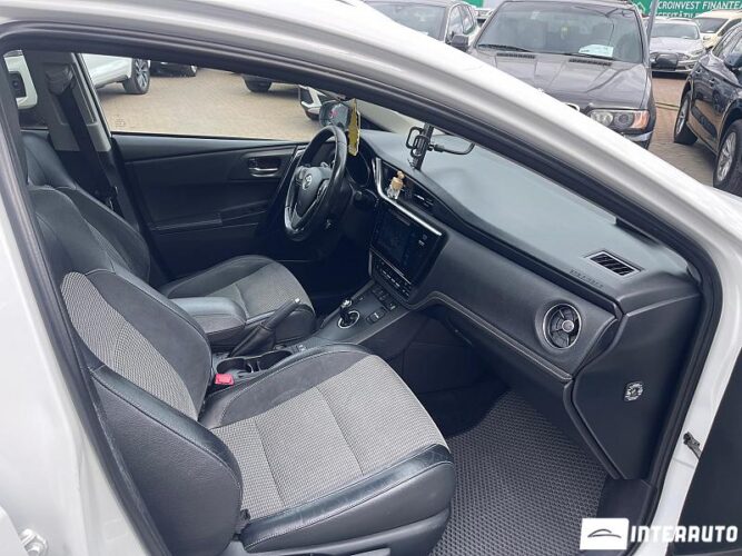 Toyota Auris 48 interauto-car