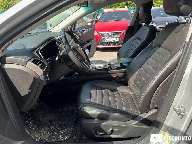 Ford Fusion 34 interauto-car