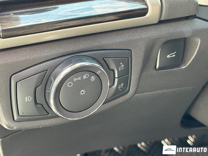 Ford Fusion 42 interauto-car