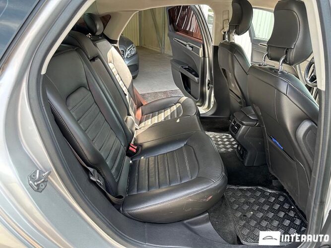 Ford Fusion 43 interauto-car