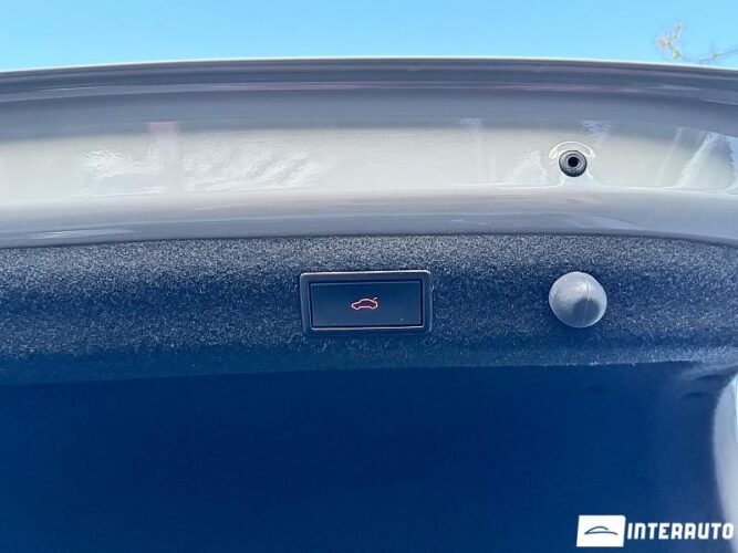 Skoda Superb 64 interauto-car