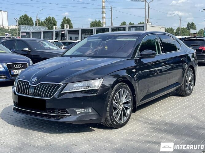 Skoda Superb 38 interauto-car
