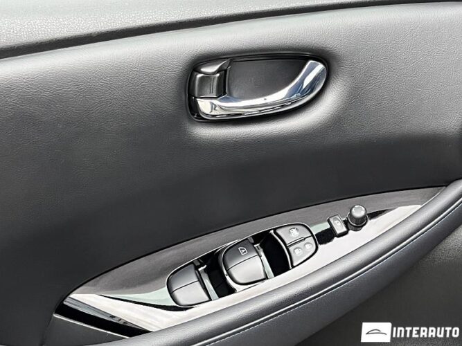 Nissan Leaf 42 interauto-car