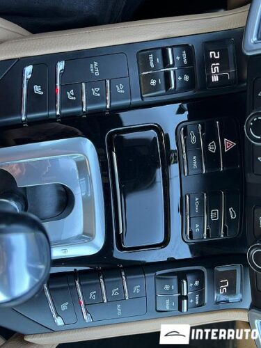 Porsche Cayenne 44 interauto-car