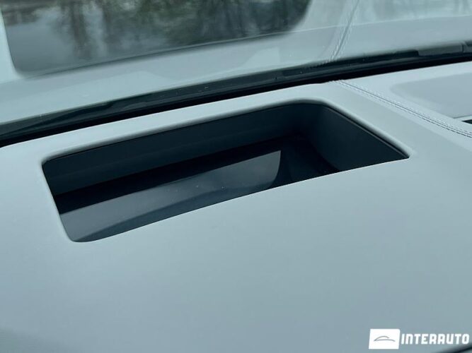 Audi Q8 54 interauto-car