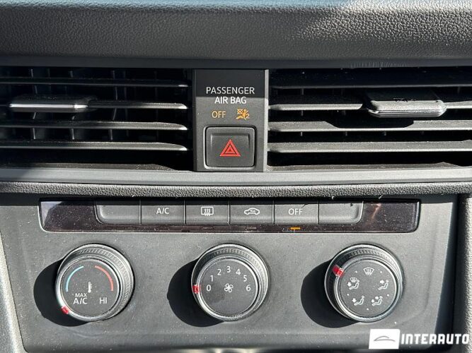 Volkswagen Jetta 37 interauto-car