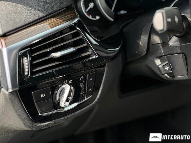 BMW 530e 38 interauto-car