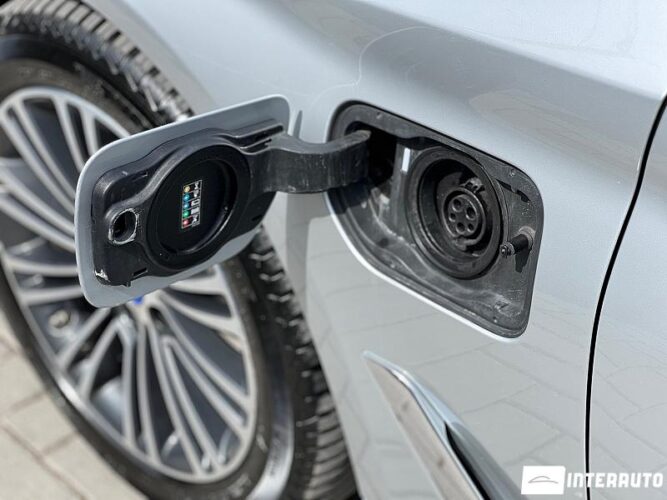 BMW 530e 36 interauto-car