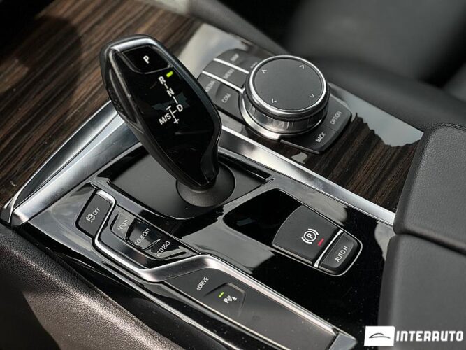 BMW 530e 44 interauto-car