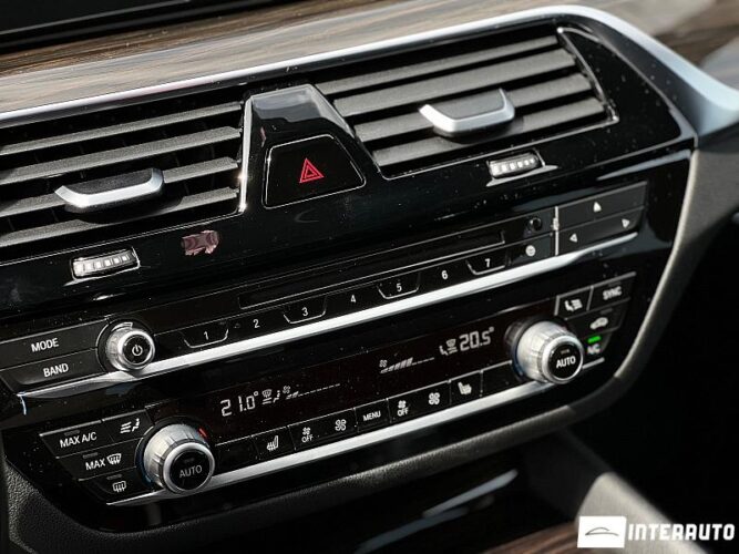 BMW 530e 43 interauto-car