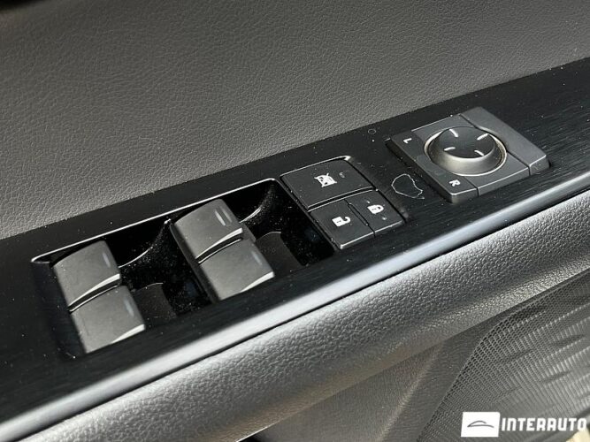 Lexus UX 250h 44 interauto-car