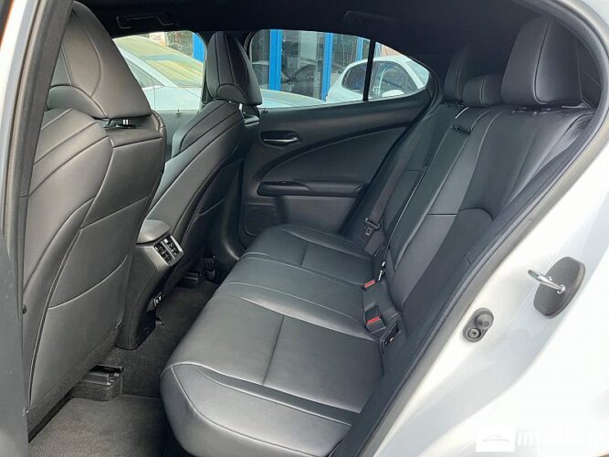 Lexus UX 250h 57 interauto-car