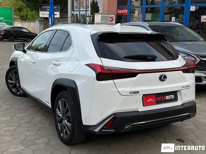 Lexus UX 250h 39 interauto-car